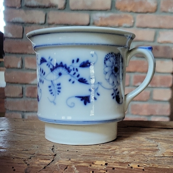Meissen Other - MEISSEN BLUE ONION TEAPOT COFFEE STRAINER